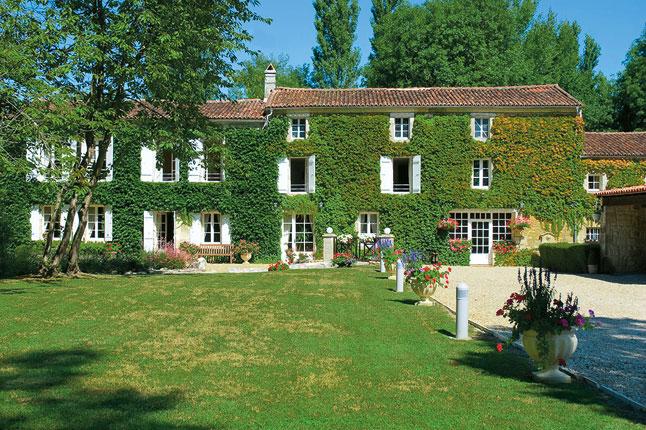 http://cdni.condenast.co.uk/646x430/a_c/25BestVillasInEurope31_CNT_31jan11_b.jpg