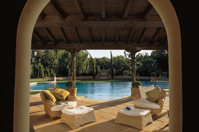 http://cdni.condenast.co.uk/646x430/a_c/25BestVillasInEurope30_CNT_31jan11_b.jpg